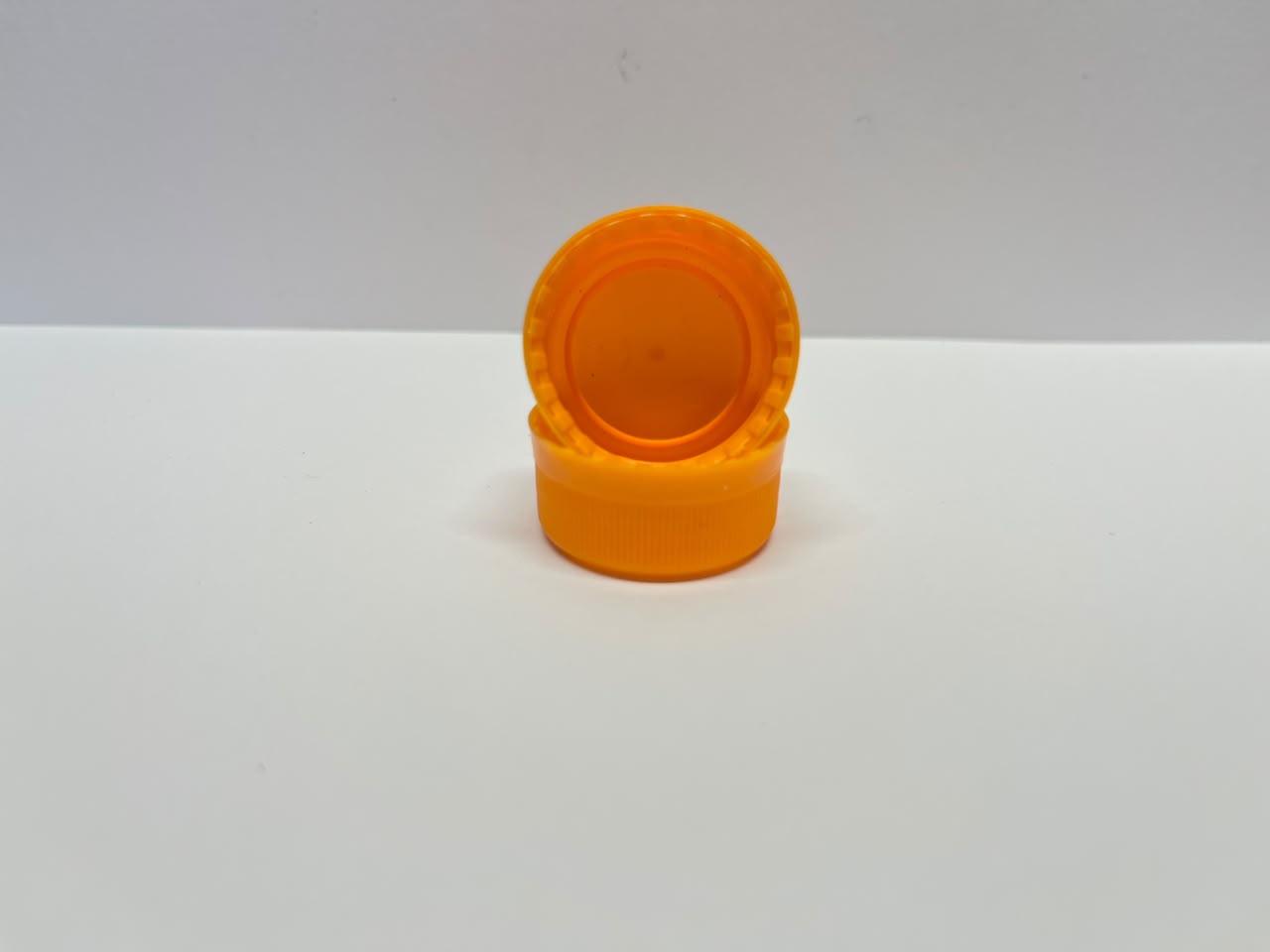 3 Star Alaska 28 mm water caps in red and yellow