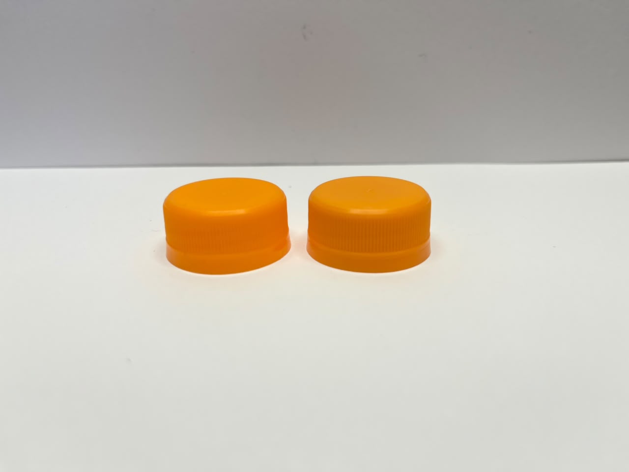 3 Star Alaska 28 mm caps close-up