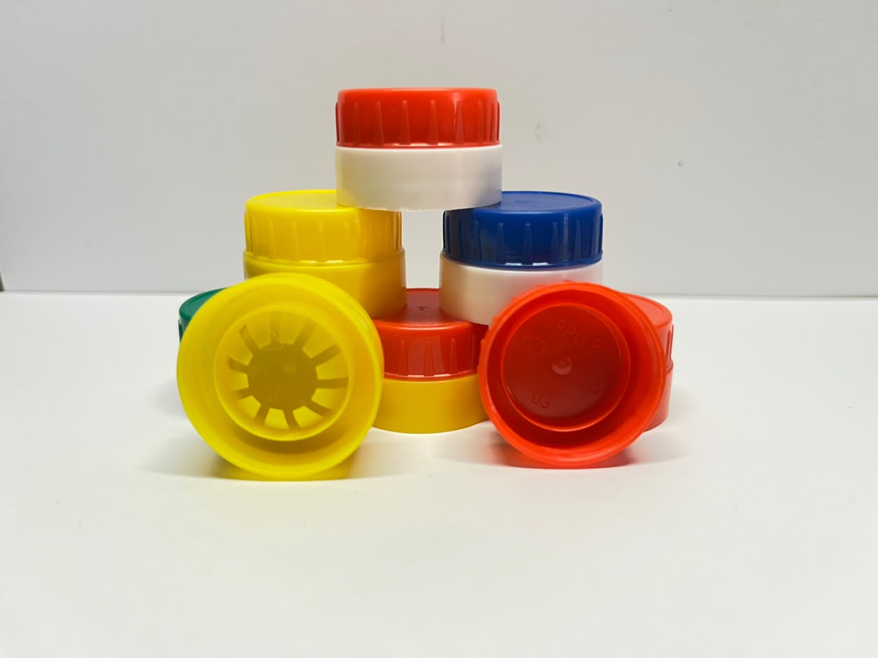 CTC 29 mm flower caps in assorted colours