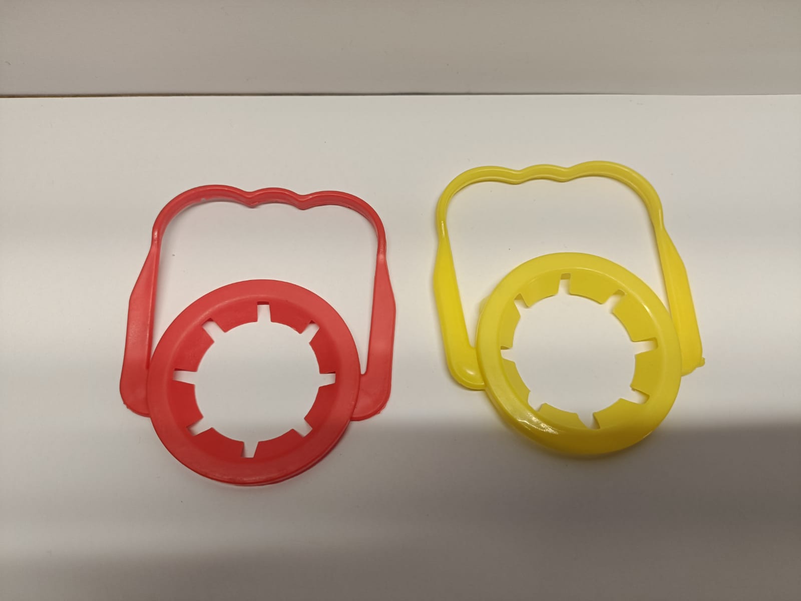 36 mm CTC handles in red and yellow