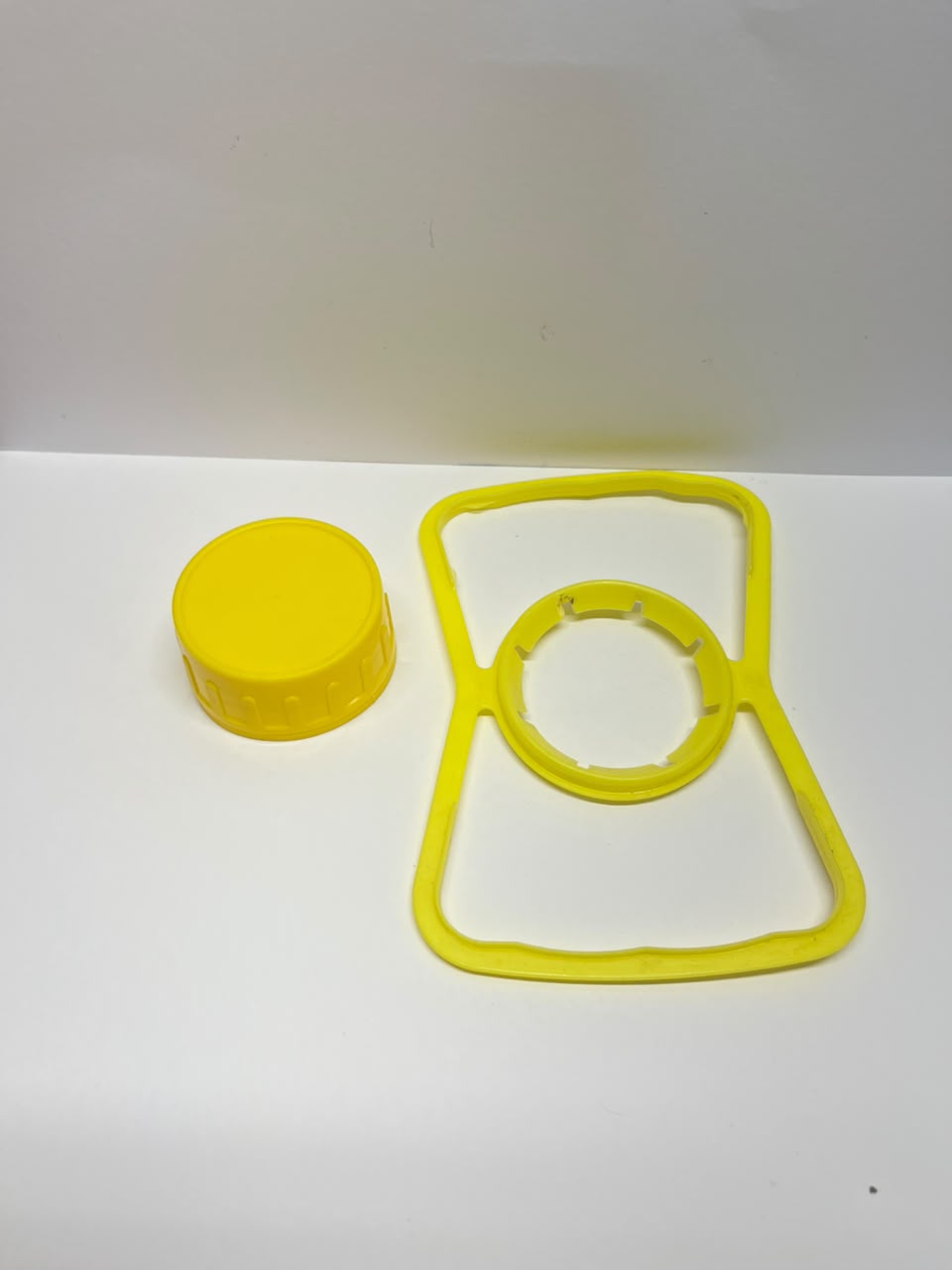 Yellow 46 mm PCO cap and butterfly handle