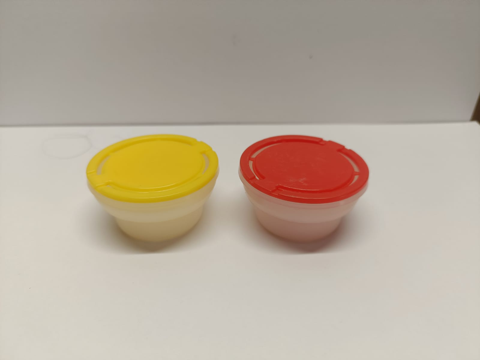 Plastic spout caps with pull-up pourer